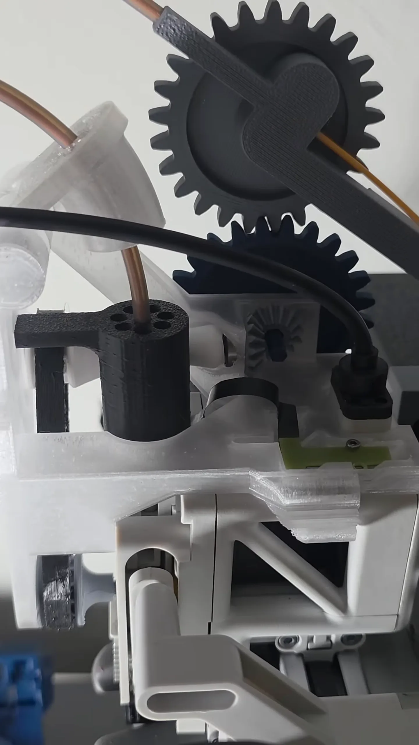 Close view of the mounted Mechams module, with filament in the tube holder and over the transfer wheel